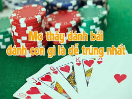 Ngủ mơ thấy đánh bài – Ý nghĩa và các con số trong lô đề